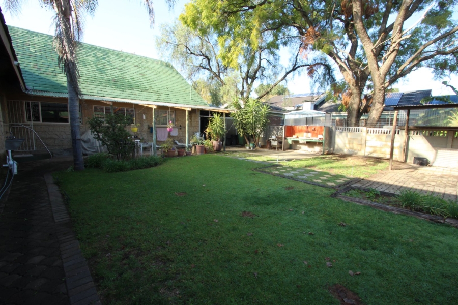 7 Bedroom Property for Sale in Jim Fouchepark Free State